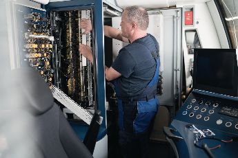 HellermannTyton biedt een scala aan kabelmanagementproducten voor paneelbouw.