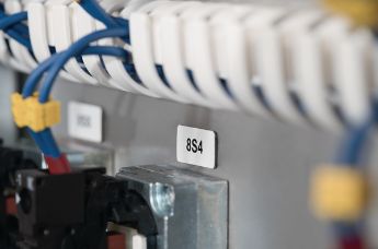 Zelflaminerende labels, handmatig